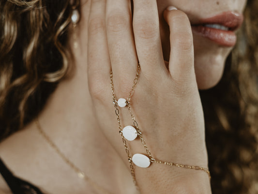 Bijoux de main - White Reverie