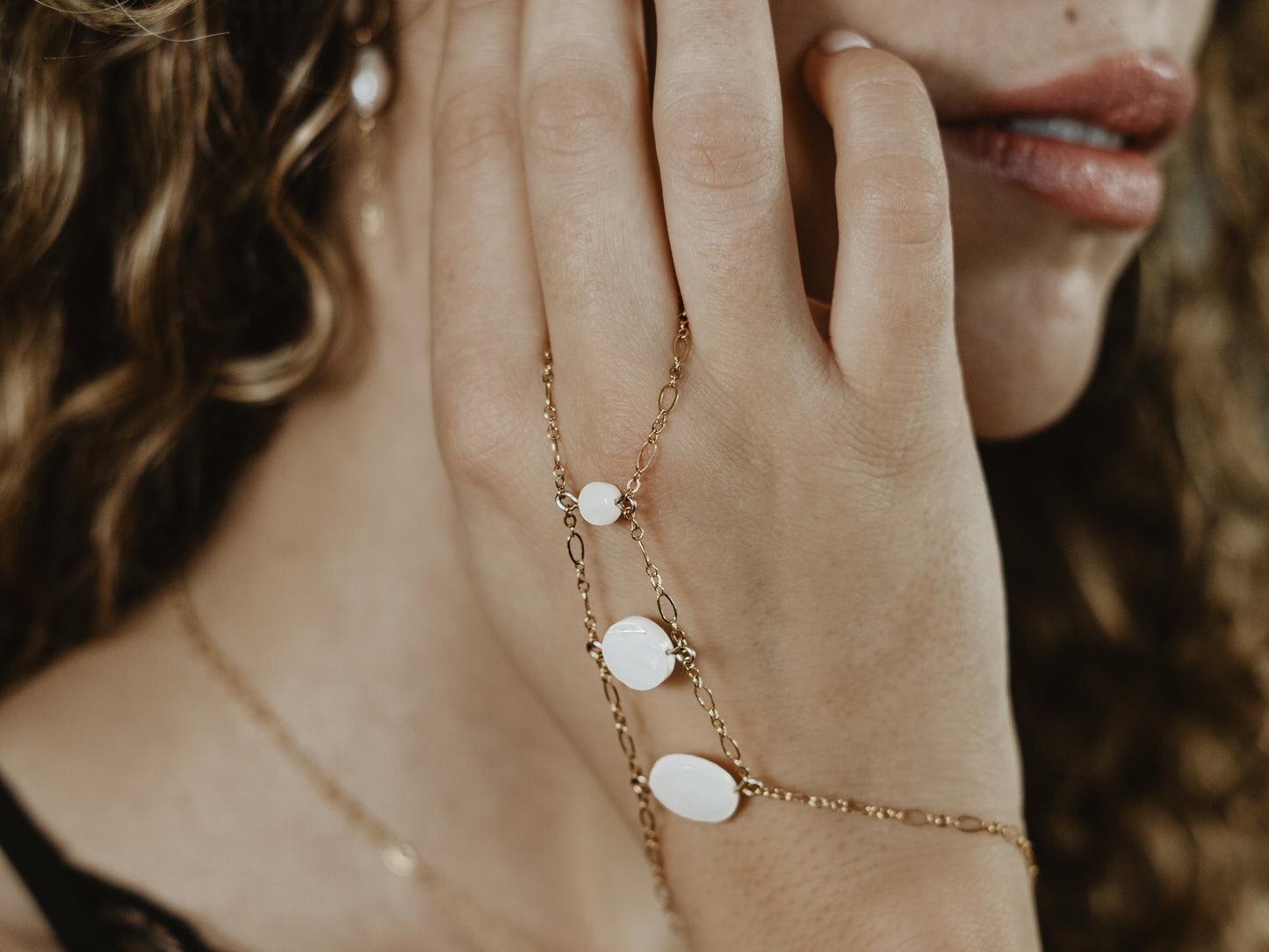 Bijoux de main - White Reverie